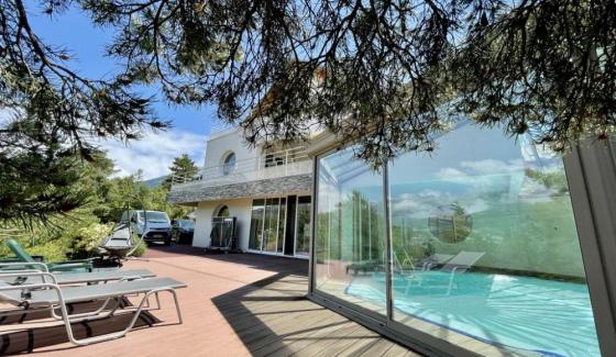 Villa 350 m2 avec piscine vue sur le lac de Serre-Ponçon